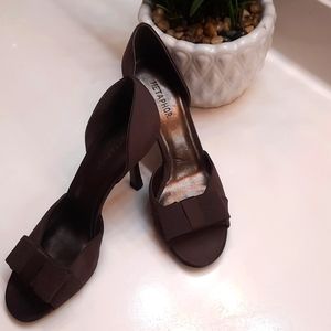 Metaphor women Bow Suede Pump.